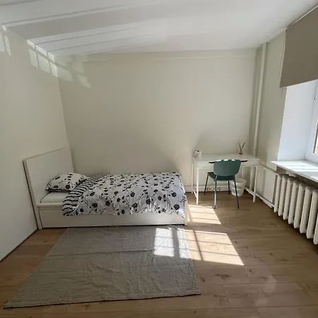 Pensión Peaceful In Shared Flat Close To Old Town
