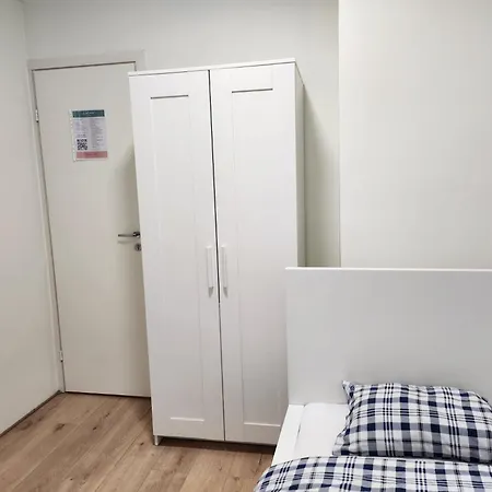 Peaceful In Shared Flat Close To Old Town Pensión