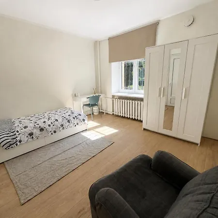 Peaceful In Shared Flat Close To Old Town *