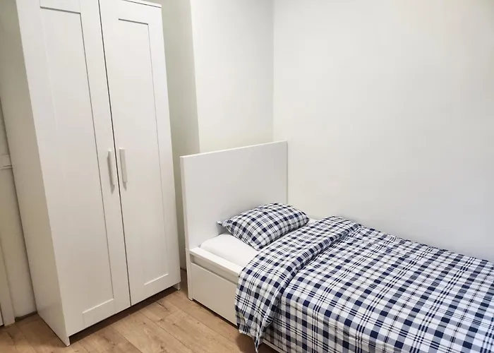 Peaceful In Shared Flat Close To Old Town 招待所 *