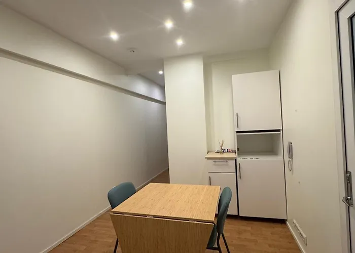 Peaceful In Shared Flat Close To Old Town 招待所 *