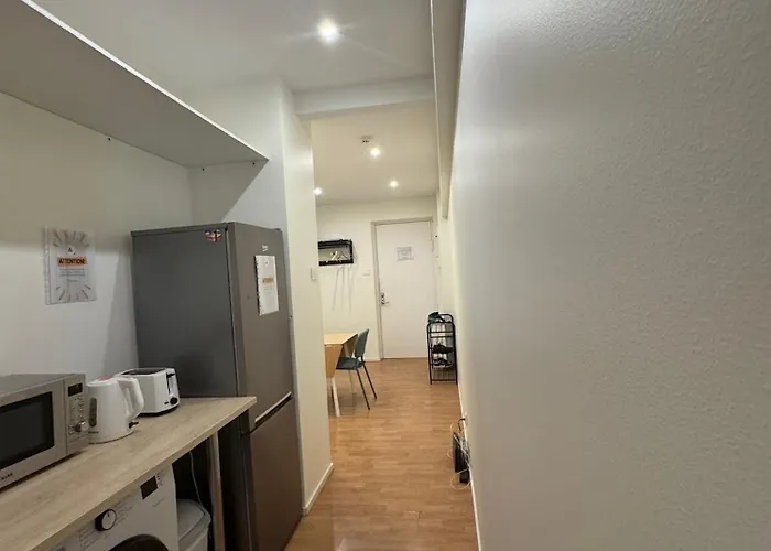 Peaceful In Shared Flat Close To Old Town 招待所