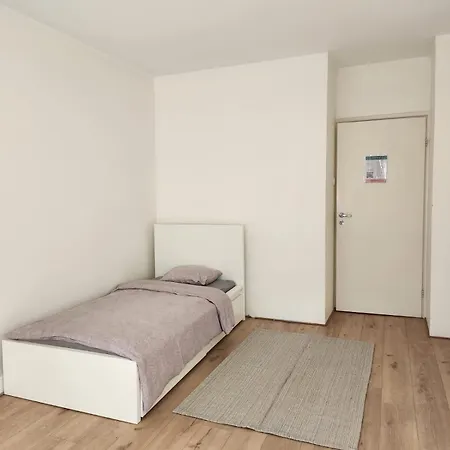 Peaceful In Shared Flat Close To Old Town بيت ضيافة *